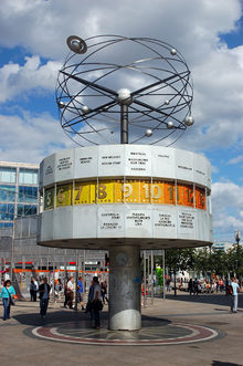 Photo of the World Time Clock in Berlin, Alexanderplatz; Foto aus Wikipedia von RalfR