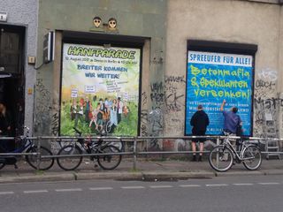 Hanfparade-Großplakat beim KitKat Club in der Brückenstraße in Berlin-Mitte