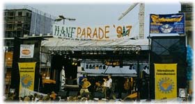 Hauptbuehne der Hanfparade1997