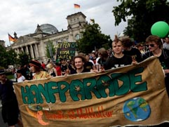 Hanfparade 2010 am Reichstag