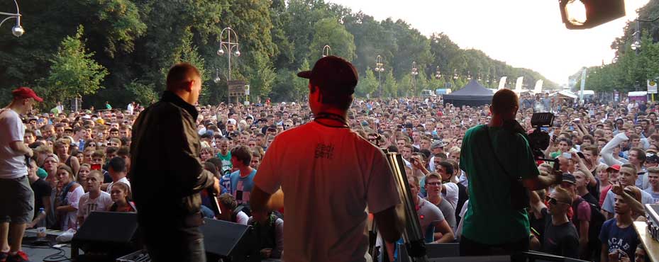 Dinafem-Bühne der Hanfparade 2014