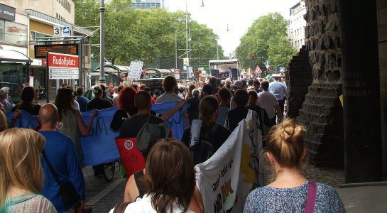 Foto von der Dampfparade beim Start auf dem Rudolfplatz in Köln