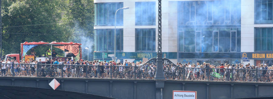 Photo of the Hanfparade rally at Friedrichstrasse