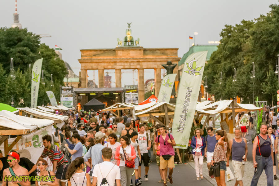 Foto von der Hanfparade am Brandenburger Tor in 2015