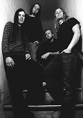 Foto der 4 Bandmitglieder von Samsara Blues Experiment