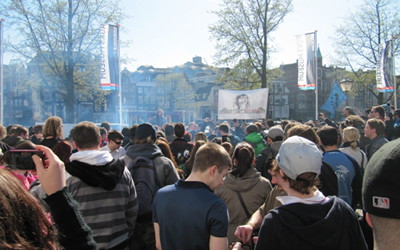 Foto der Besucher von hinten bei der Kundgebung des 420 Smoke-Out