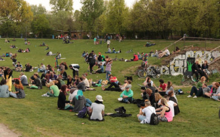 Panorama-Foto im Görlitzer Park gegen Ende der Veranstaltung