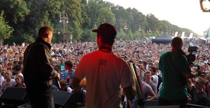 Dinafem-Bühne der Hanfparade 2014