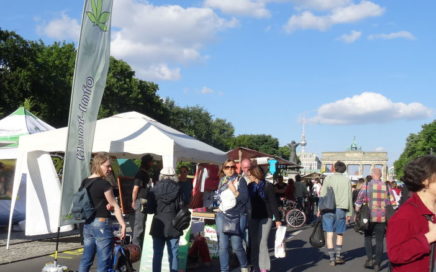 Gut besuchter Hanfparade-Infostand auf dem Umweltfestival 2014