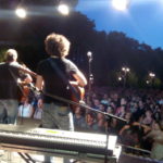 Foto mit Sicht vonn der Bühne der Hanfparade 2014 abends