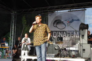 Foto von Rolf Ebbinghaus bei einer Rede auf der Hauptbühne der Hanfparade 2014