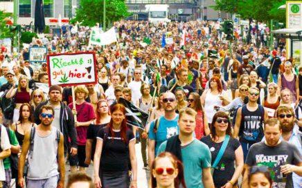 Der Demonstrationszug kurz hinter dem Bahnhof Friedrichstraße