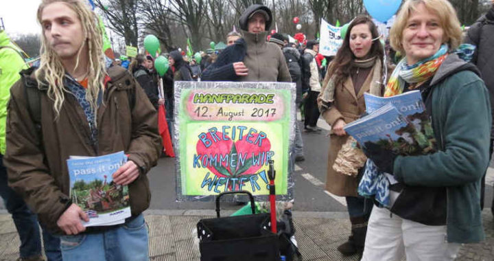 Mitglieder des OrgaTeams auf der Demo