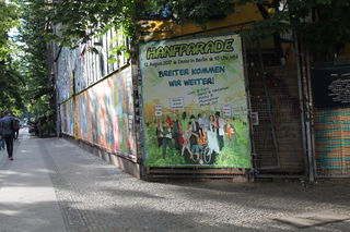 Foto Hanfparade-Großplakat Ecke Schlesische Straße / Falkensteinstraße