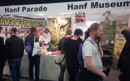 Gemeinsamer Stand der Hanfparade und des Hanf Museums auf dem Cannafest 2017 in Prag