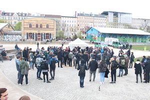 Gemeinsamer Infostand vom DHV, vom Hanf Museum und von der Hanfparade während der 4-20-Aktion 2017 im Görlitzer Park in Berlin