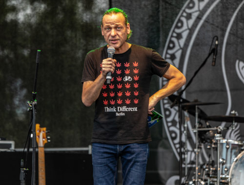 Foto von Rolf Ebbinghaus auf der Hanfparade 2023, Foto von Jette Mamarazzi