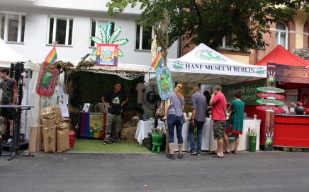 Gemeinsamer Infostand der Hanfparade, des Hanf Museums und des DHV am Lesbisch-schwulen Stadtfest in Berlin 2018