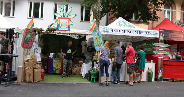 Gemeinsamer Infostand der Hanfparade, des Hanf Museums und des DHV am Lesbisch-schwulen Stadtfest in Berlin 2018