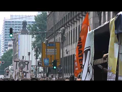 Hanfparade 2013 - Zwischenkundgebung am Bundesrat mit Tibor Harrach, Ballonaktion &amp; Simon Kowalewski