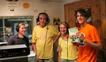 Foto von Moderatorin Carola Ludwig mit Hans, Marion und Daniel im Studio Ansage bei der Sendung MegaSpree on Air am 2. August 2017